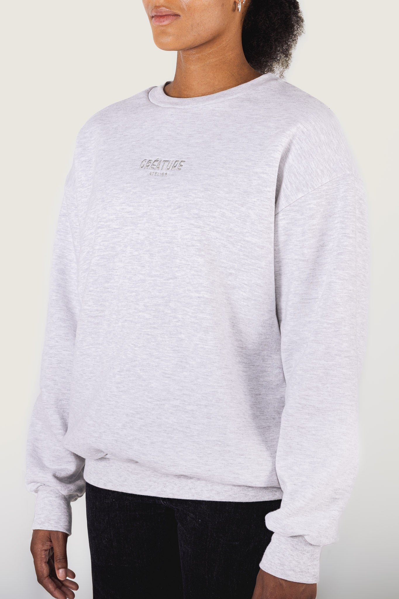 Crewneck brodé "Créature Atelier"